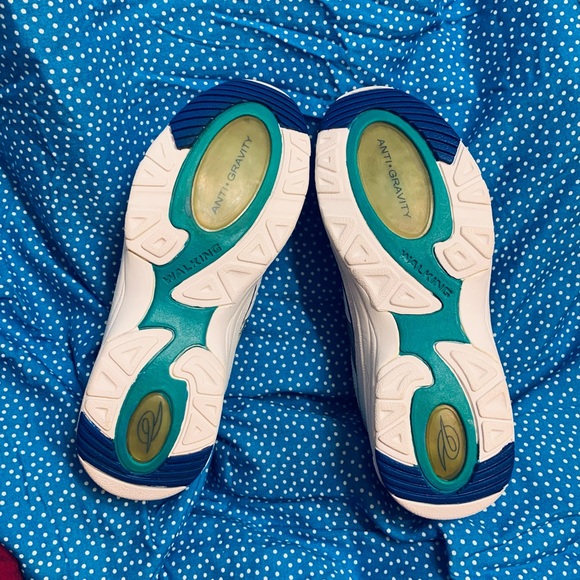 2pairs Easy Spirit Walking Shoes - Picture 10 of 12